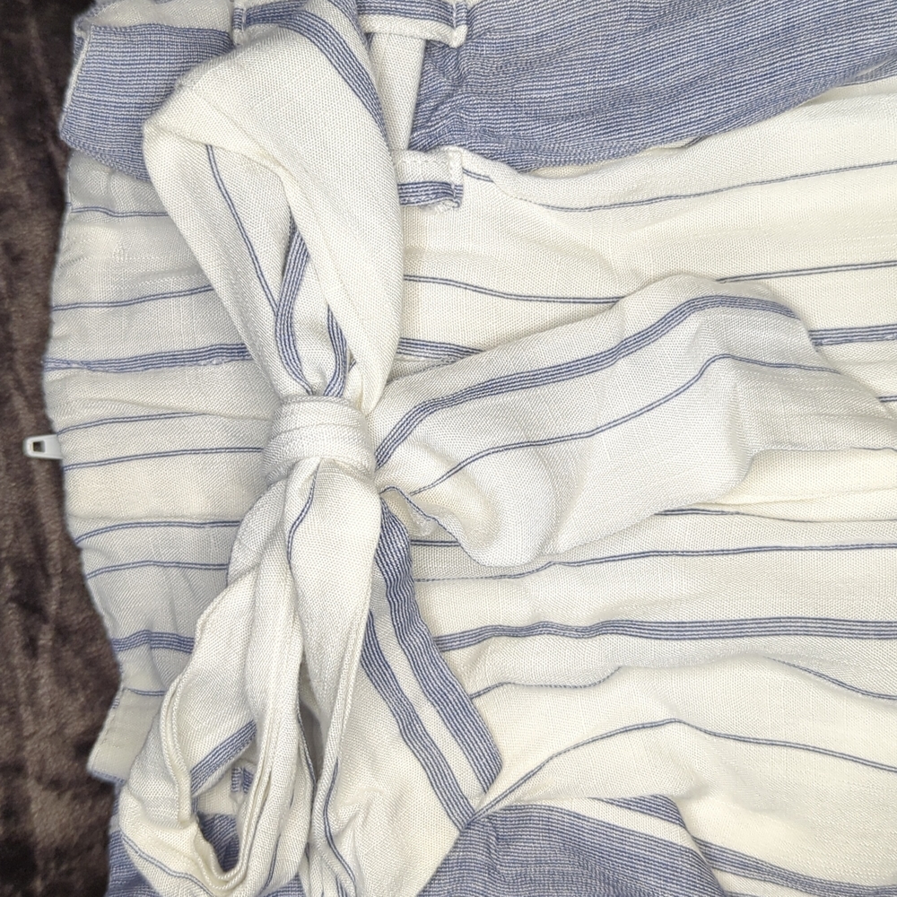 L.A Hearts Striped Flowy Shorts - Picture 2 of 3
